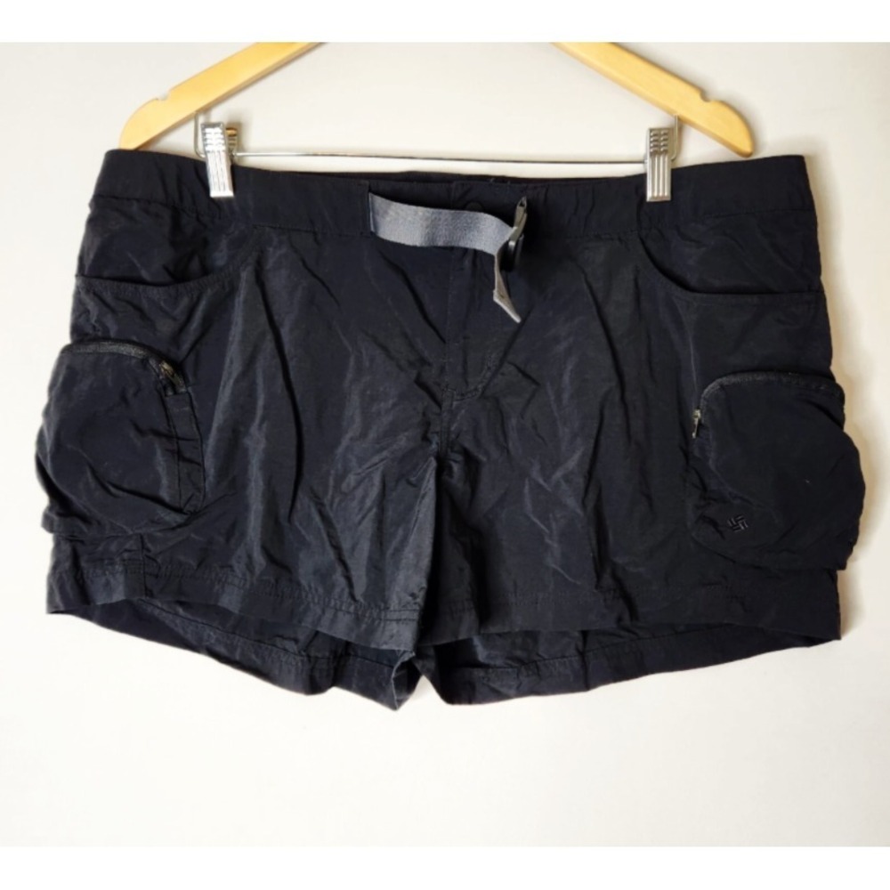 Columbia Women's Cross On Over Cargo Short Size XL Black Belted Nylon 4" Inseam